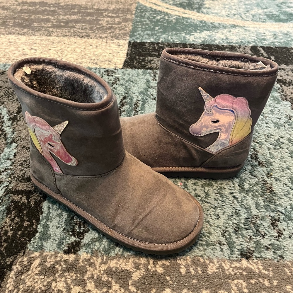 Children’s place gray boots size 3. Like new